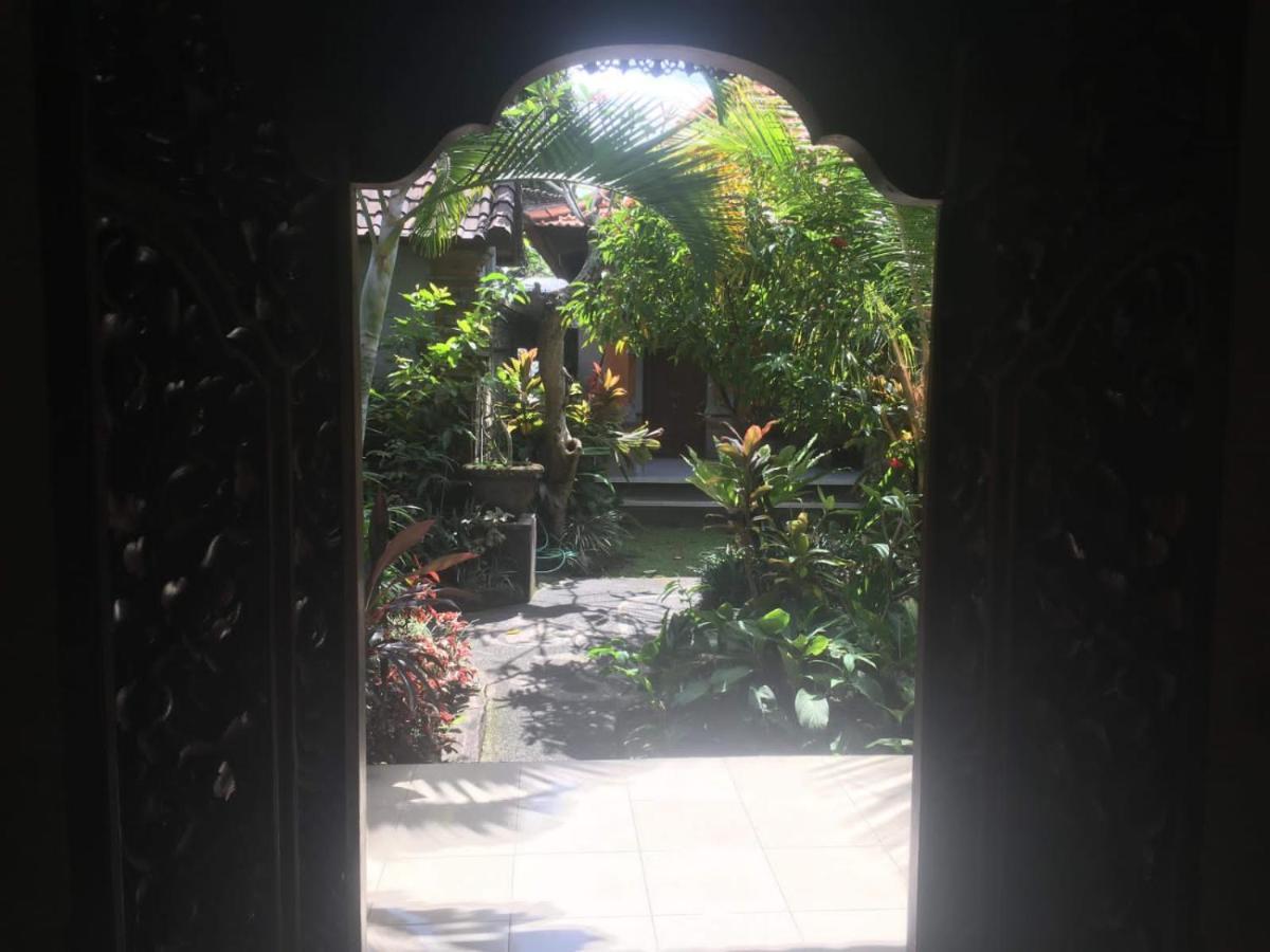 Family Guest House Ubud  Exterior photo