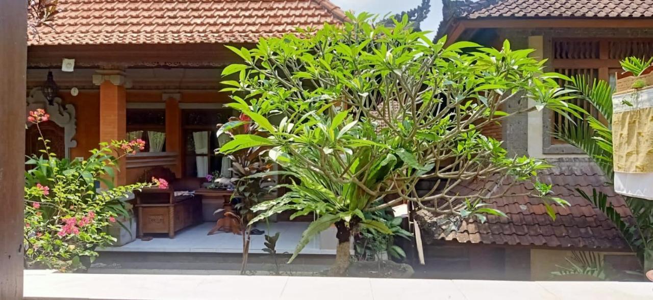 Family Guest House Ubud  Exterior photo