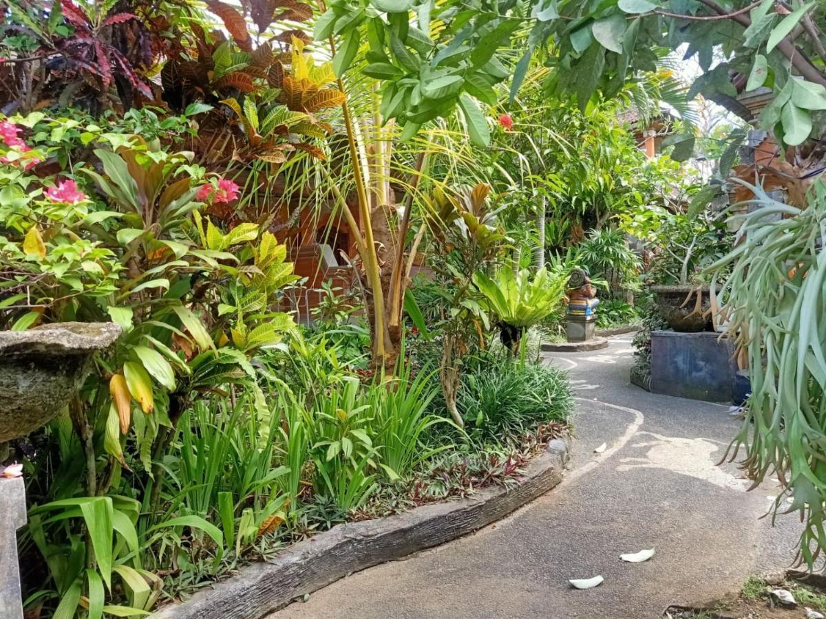 Family Guest House Ubud  Exterior photo