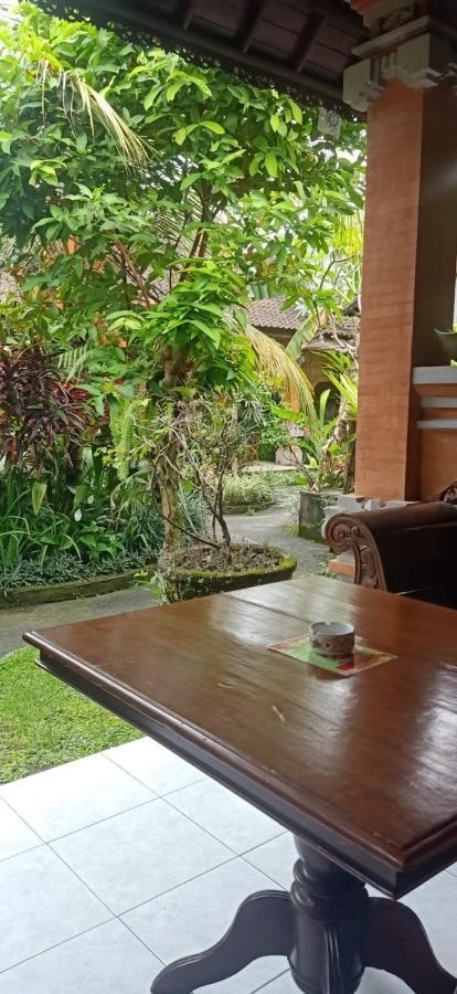 Family Guest House Ubud  Exterior photo